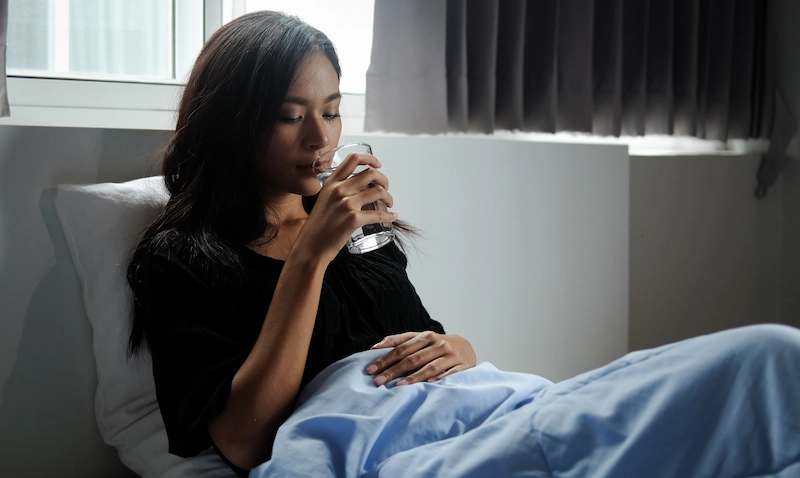 manfaat minum air hangat sebelum tidur