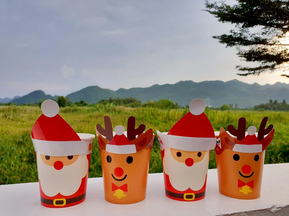 hiasan natal dari botol bekas