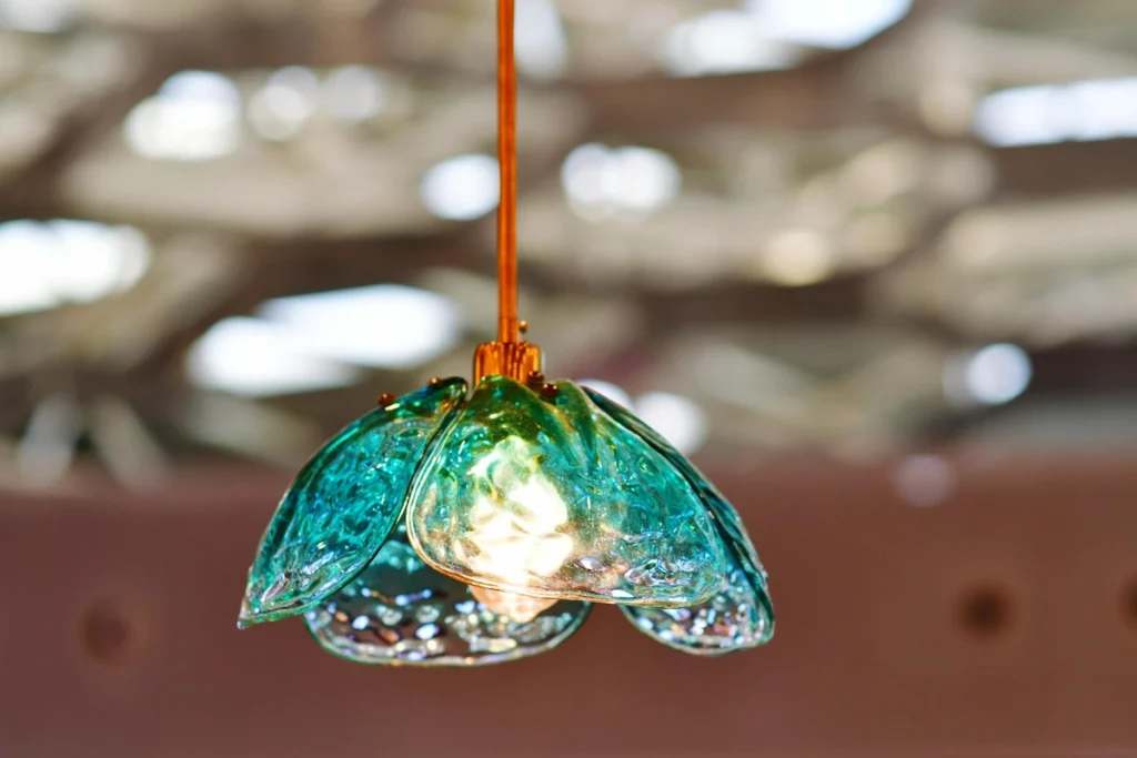 Cara Membuat Lampion dari Bagian Bawah Botol