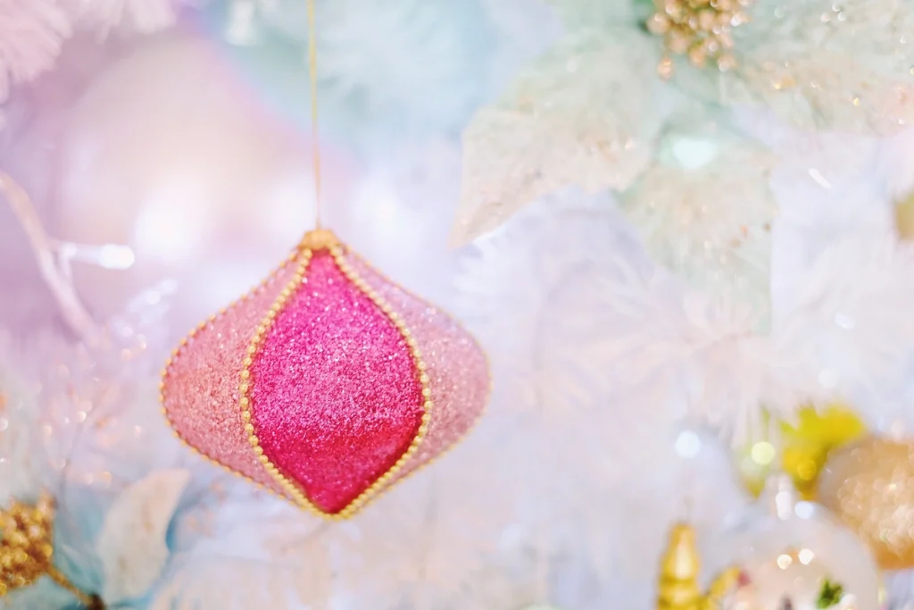 Lampion dari Botol Bekas dengan Hiasan Glitter