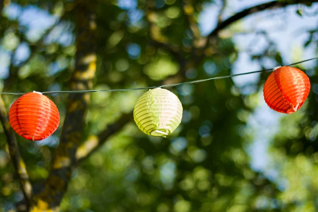 Lampion dari Botol Bekas Berbentuk Cincin