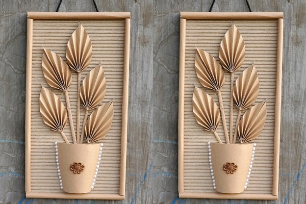 Hiasan Dinding Pigura Bunga dari Kardus Bekas