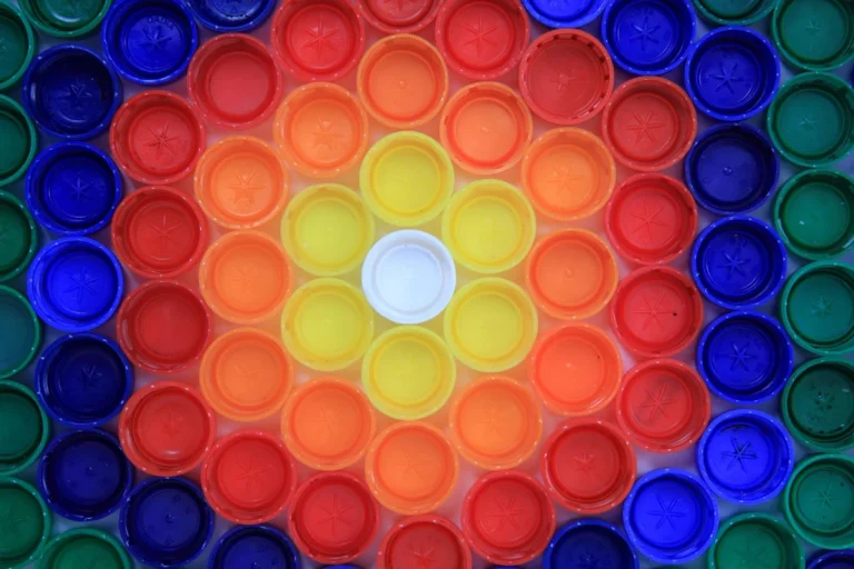 mozaik dari tutup botol